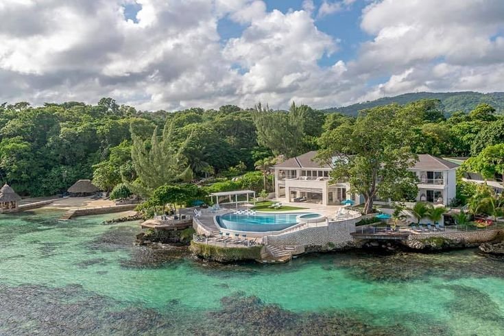 Oceanfront Jamaica villa